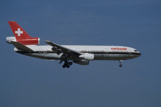 McDonnell Douglas DC-10 (HB-IHL) - Final Approach to Narita Intl Airport Rwy16 on 1990/04/01