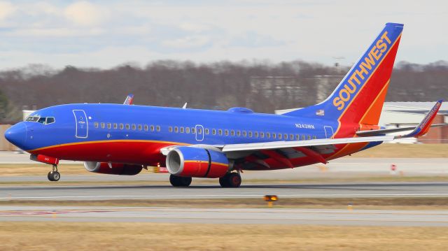 Boeing 737-700 (N243WN) - Arrival on a cold spring day