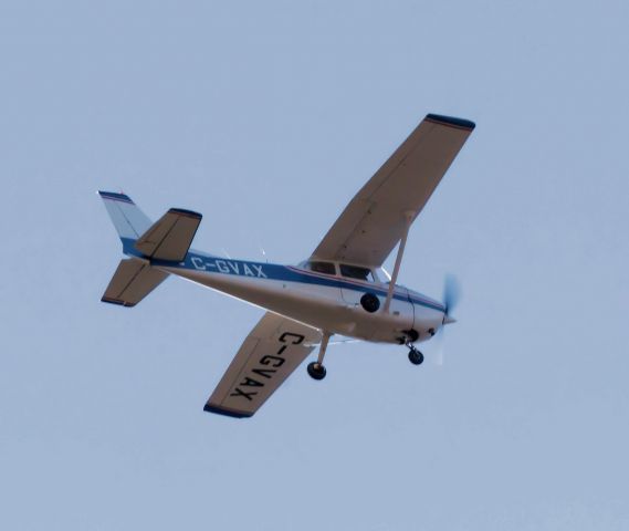 Cessna Skyhawk (C-GVAX) - Landing at the local airport