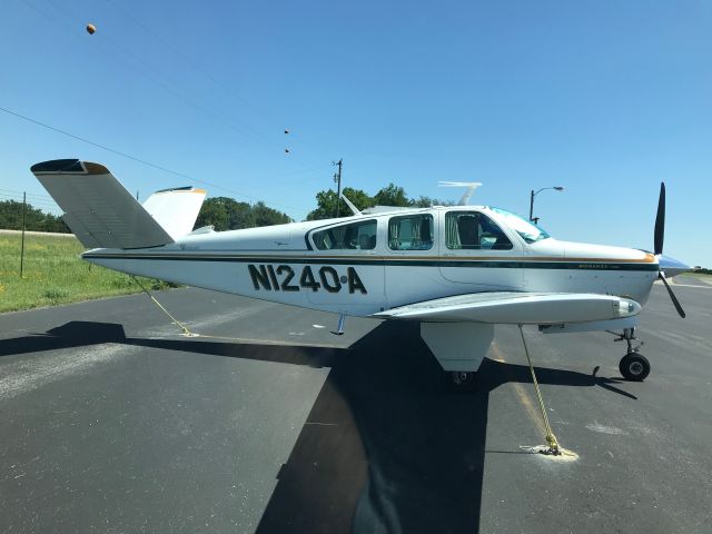 Beechcraft 35 Bonanza (N1240A)