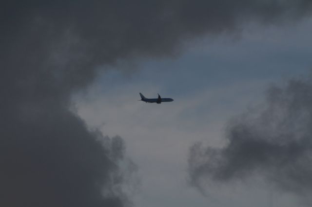 Boeing 737-700 — - Boeing, KLM, flies above Nieuwkoop and going to land on Aalsmeerbaan at Schiphol Amsterdam Airport (Holland).