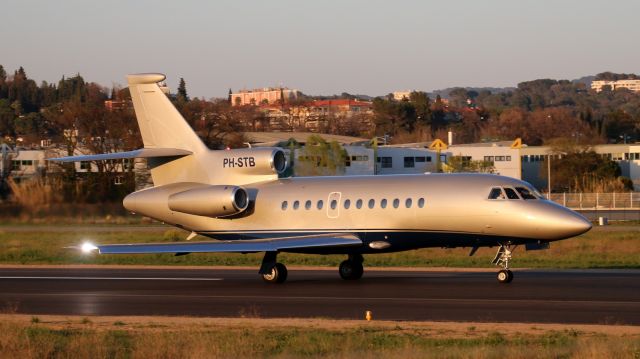 Dassault Falcon 900 (PH-STB)