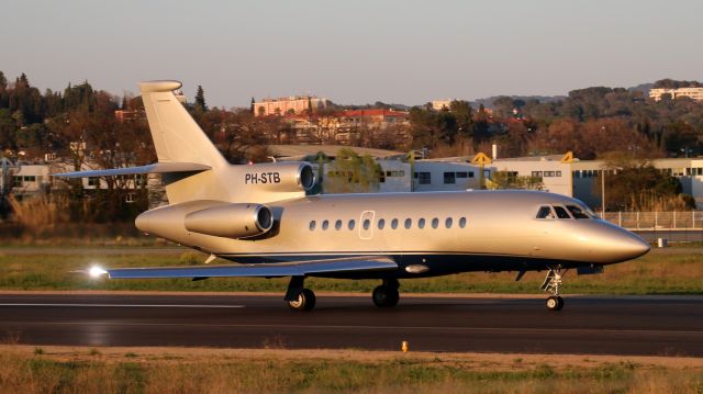 Dassault Falcon 900 (PH-STB)