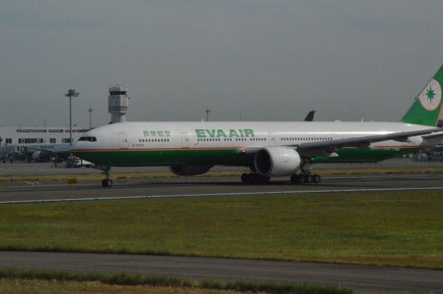 Boeing 777-200 (B-16705)