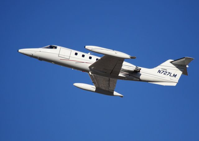 Learjet 25 (N727LM)