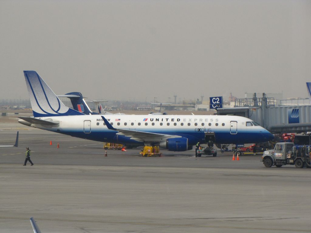 Embraer 170/175 (N656RW)
