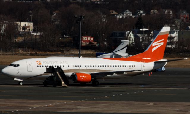 BOEING 737-400 (N802TJ) - Sports charter for Chicago Blackhawks who played Bruins. 