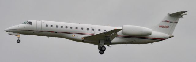 Embraer ERJ-135 (N1023C)