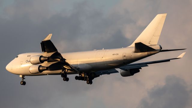 Boeing 747-400 (4X-ICA)