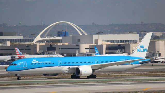 BOEING 787-10 Dreamliner (PH-BKH) - As KLM601 arriving from AMS on 2023-10-04.