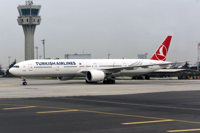 BOEING 777-300 (TC-LJD)