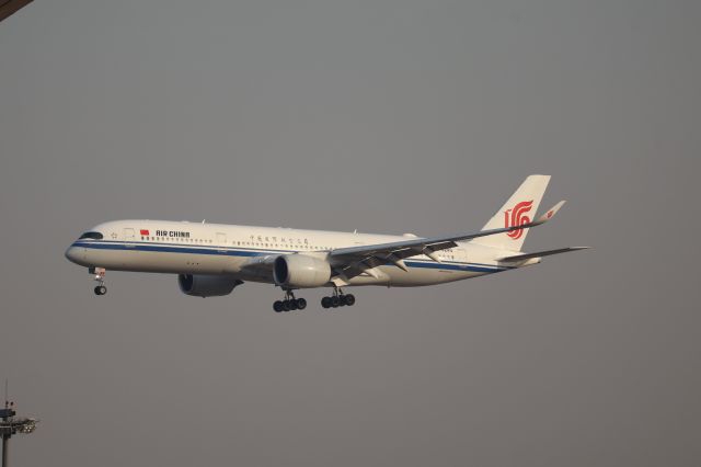 Airbus A350-900 (B-32AS)