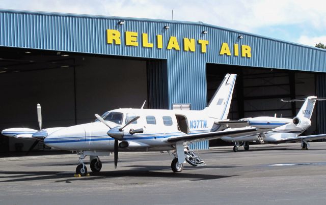 Piper Cheyenne (N37TW) - RELIANT AIRs Piper Cheyenne. RELIANT AIR has the lowest fuel price on the Danbury (KDXR) airport.