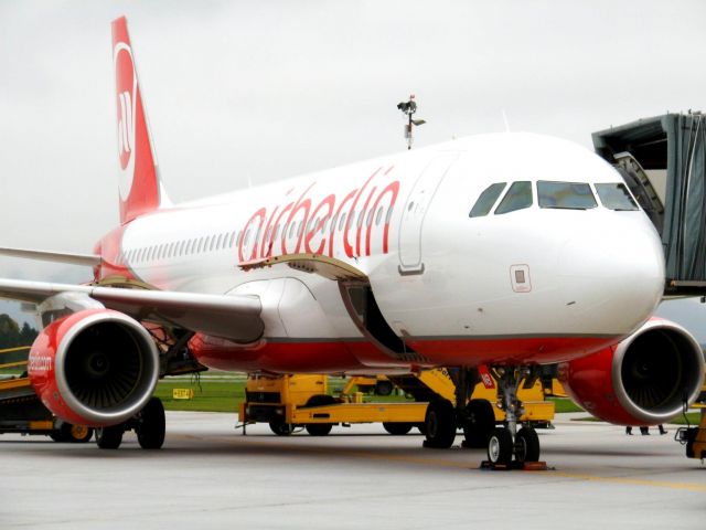 Airbus A320 (D-ABNB)