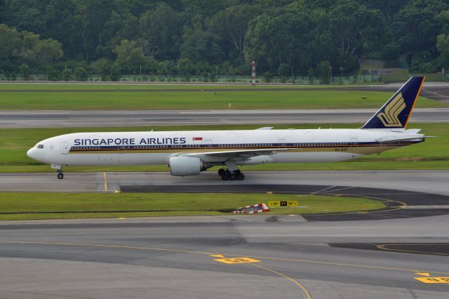 BOEING 777-300 (9V-SYF)