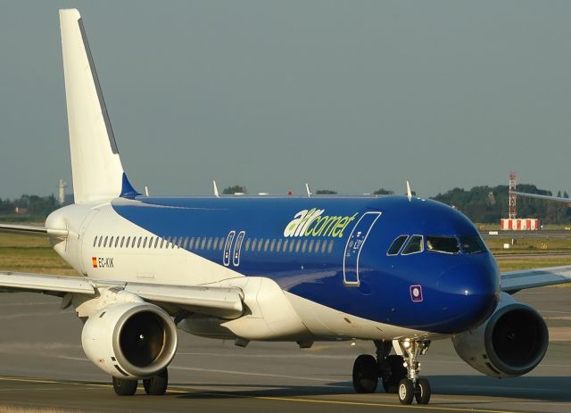 Airbus A320 (EC-KIK)