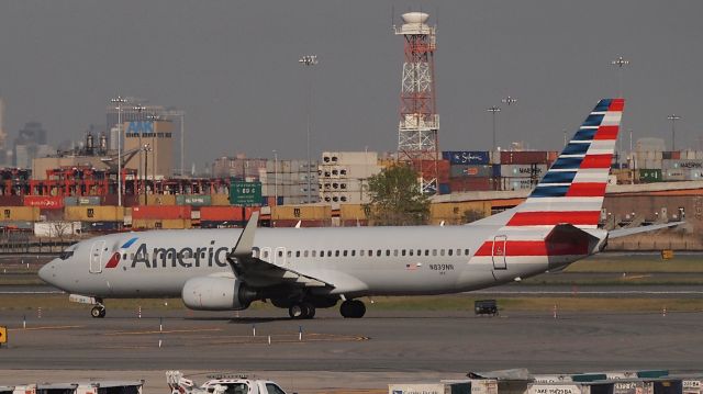 Boeing 737-800 (N839NN)