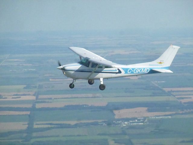 Cessna Skylane (C-GKMD) - Enroute for Search and Rescue Exercise. 