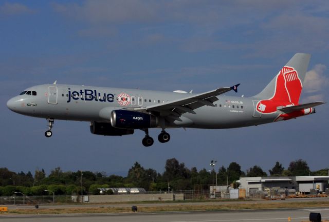 Airbus A320 (N605JB) - Jet Blue (red socks)on short final for RWY30 at Long Beach (KLGB/LGB)