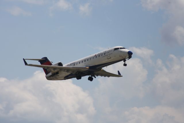 Canadair Regional Jet CRJ-200 (N858AS)