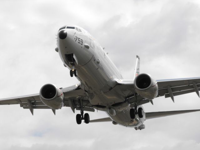 Boeing P-8 Poseidon (16-8759) - USN P-8 on the ILS for RWY 27