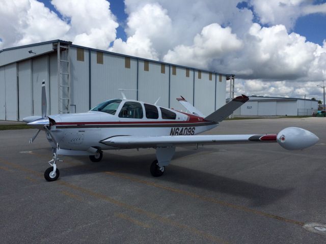Beechcraft 35 Bonanza (N6409S)