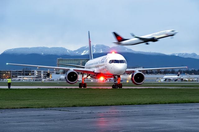 Boeing 757-200 (N654DL)