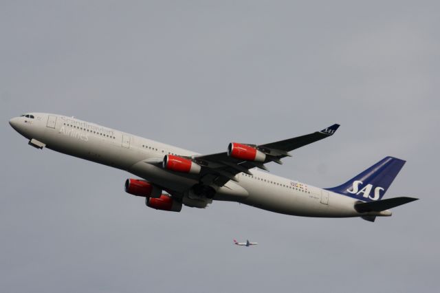 Airbus A340-300 (LN-RKP)