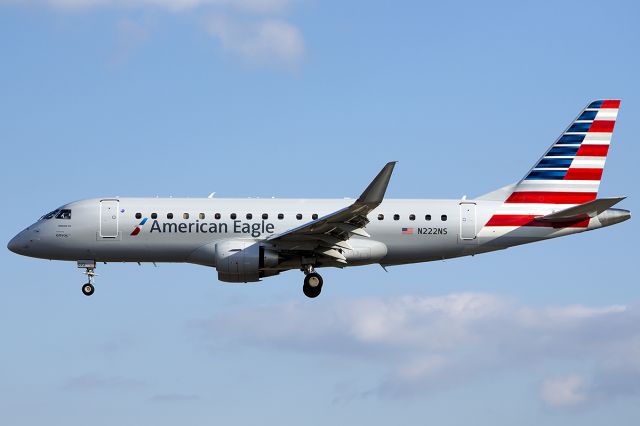 Embraer 170/175 (N222NS)