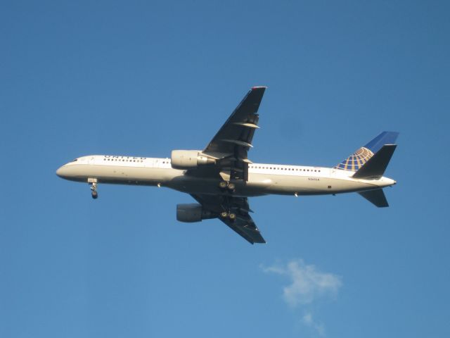 Boeing 757-200 (N561UA)