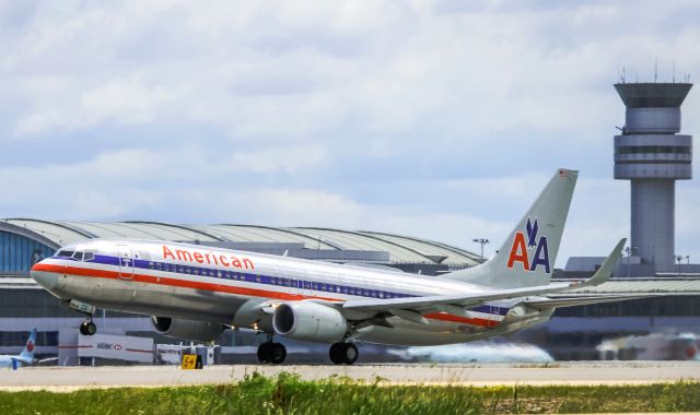 Boeing 737-700 (N912NN) - Goodbye Tower so long.