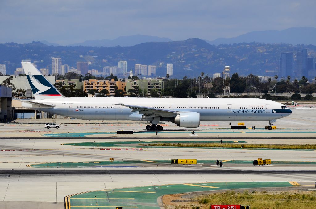 BOEING 777-300 (B-KPJ) - B-KPJ Cathay Pacific Airways Boeing 777-367/ER (cn 36157/754)  Los Angeles International Airport (IATA: LAX, ICAO: KLAX, FAA LID: LAX) TDelCoro April 12, 2012