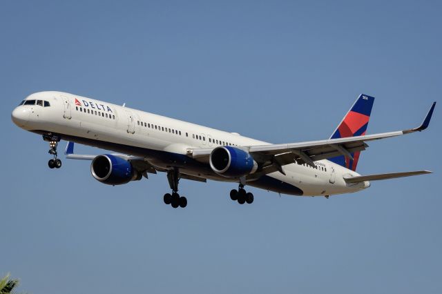 BOEING 757-300 (N594NW) - Arrival KLAX photographed from Proud Bird patio.