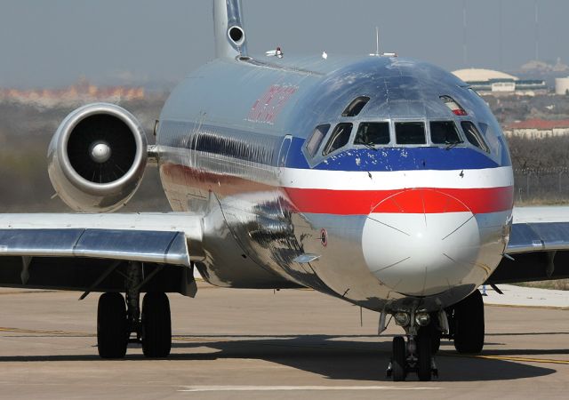 McDonnell Douglas MD-83 (N9403W)