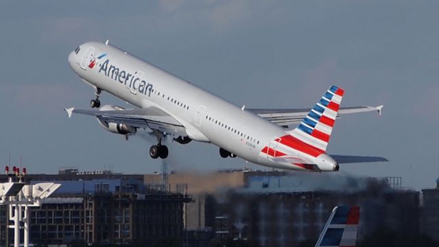 Airbus A321 (N169UW)