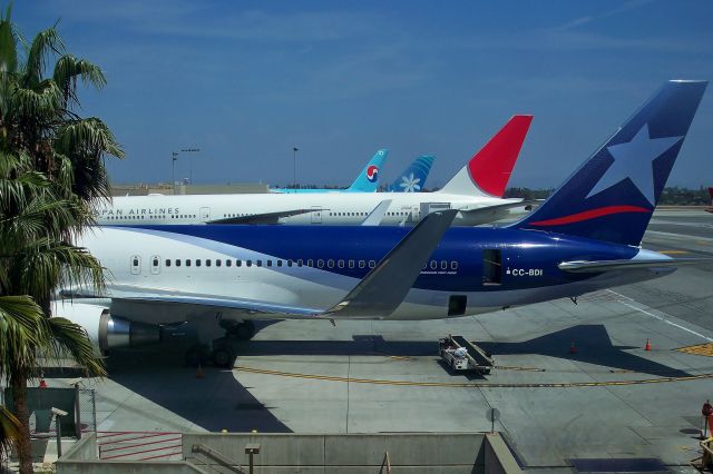 BOEING 767-300 (CC-BDI) - LAN 767-316/ER CC-BDI accompanied by a JAL 777, Air Tahiti Nui A340, and Korean Air A380 at the Northeast corner of the TBIT at LAX on May 15, 2013.