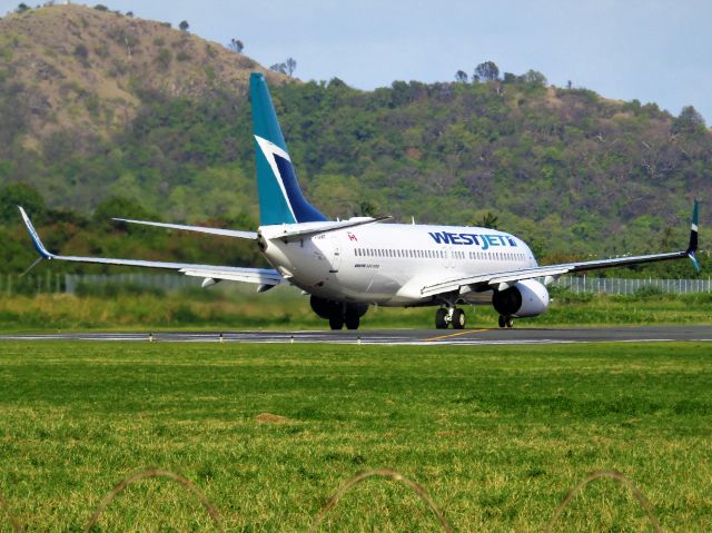 Boeing 737-800 (C-FUMF)