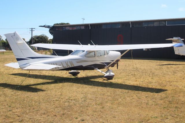 Cessna Skylane (VH-LKW)