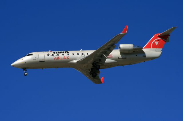 Canadair Regional Jet CRJ-200 (N8923A) - A CRJ600 Northwest Airlink operated by Pinnacle Airlines on short final at Nashville, TN in March 2007.