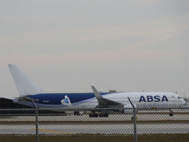 BOEING 767-300 (PR-ACG) - Going to.Engine runup.On the blast fence!