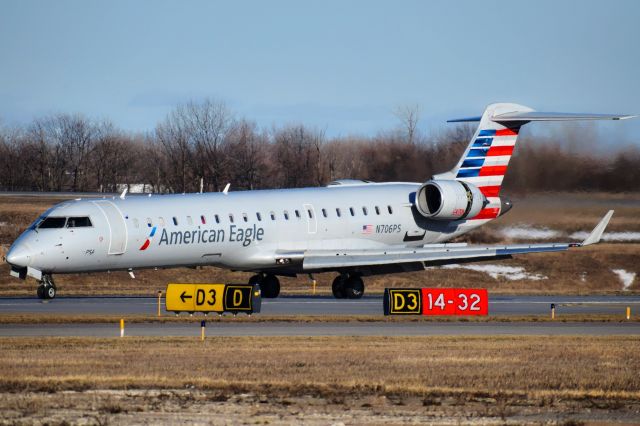 Canadair Regional Jet CRJ-700 (N706PS) - N706PS landing on Runway 32 at the Buffalo Niagara International Airport from Charlotte (KCLT) as JIA5075