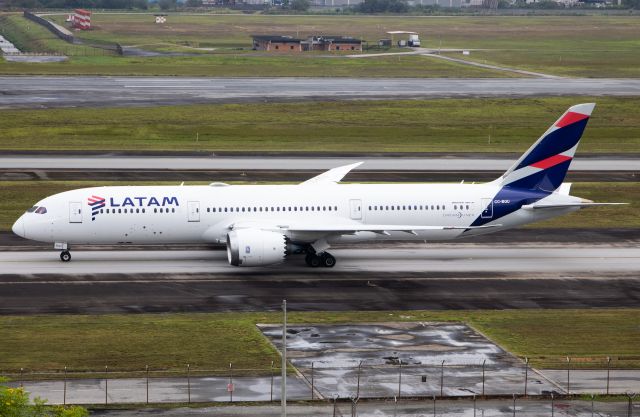 Boeing 787-8 (CC-BGU)