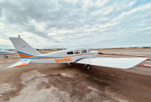 Piper Cherokee (N140NC)