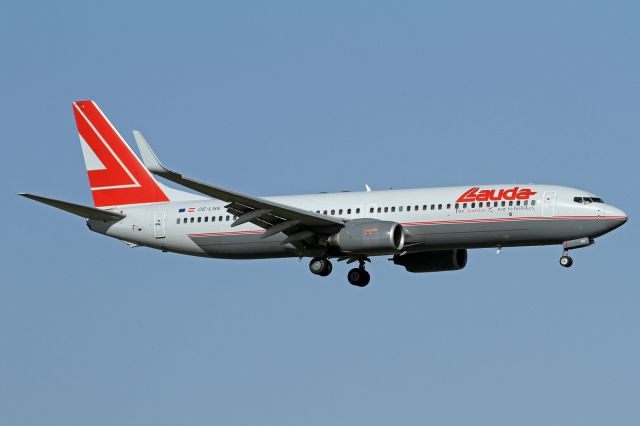 Boeing 737-800 (OE-LNK)