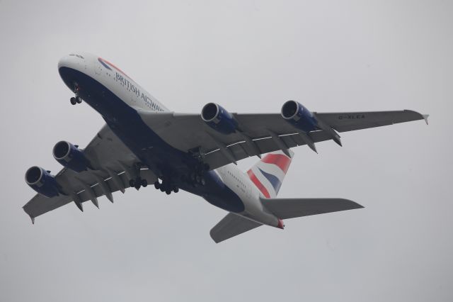 Airbus A380-800 (G-XLEA)