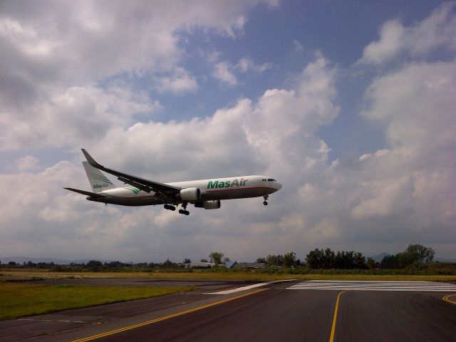 — — - Next to touchdown in runway 28 at Guadalajara airport, while I was Holding short