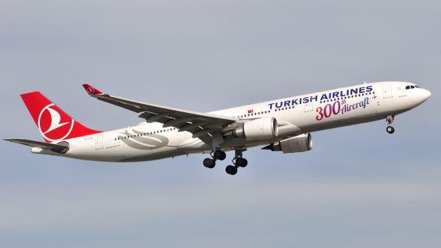 Airbus A330-300 (TC-LNC)