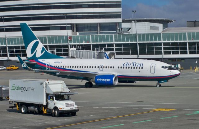 Boeing 737-700 (N166AT) - AirTran 737-7BD N166AT at SEA on Sept 29, 2010.