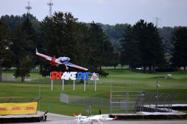 — — - Matt Hall side slip to land over Dolderer. 2016 Indy Red Bull Air Race.