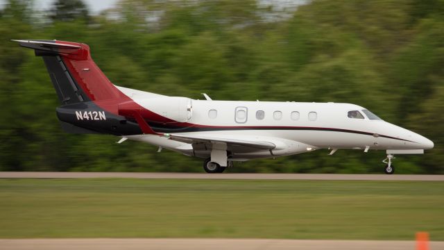 Embraer Phenom 300 (N412N)